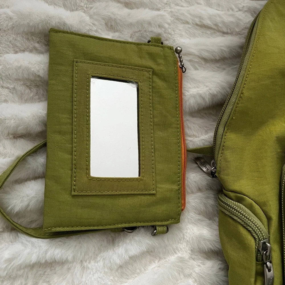 Versatile Green Sling Backpack - Picture 8 of 9